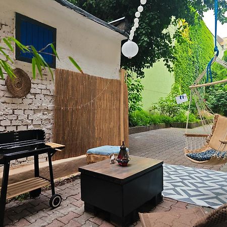 Vintage Room With Garden View Братислава Екстериор снимка