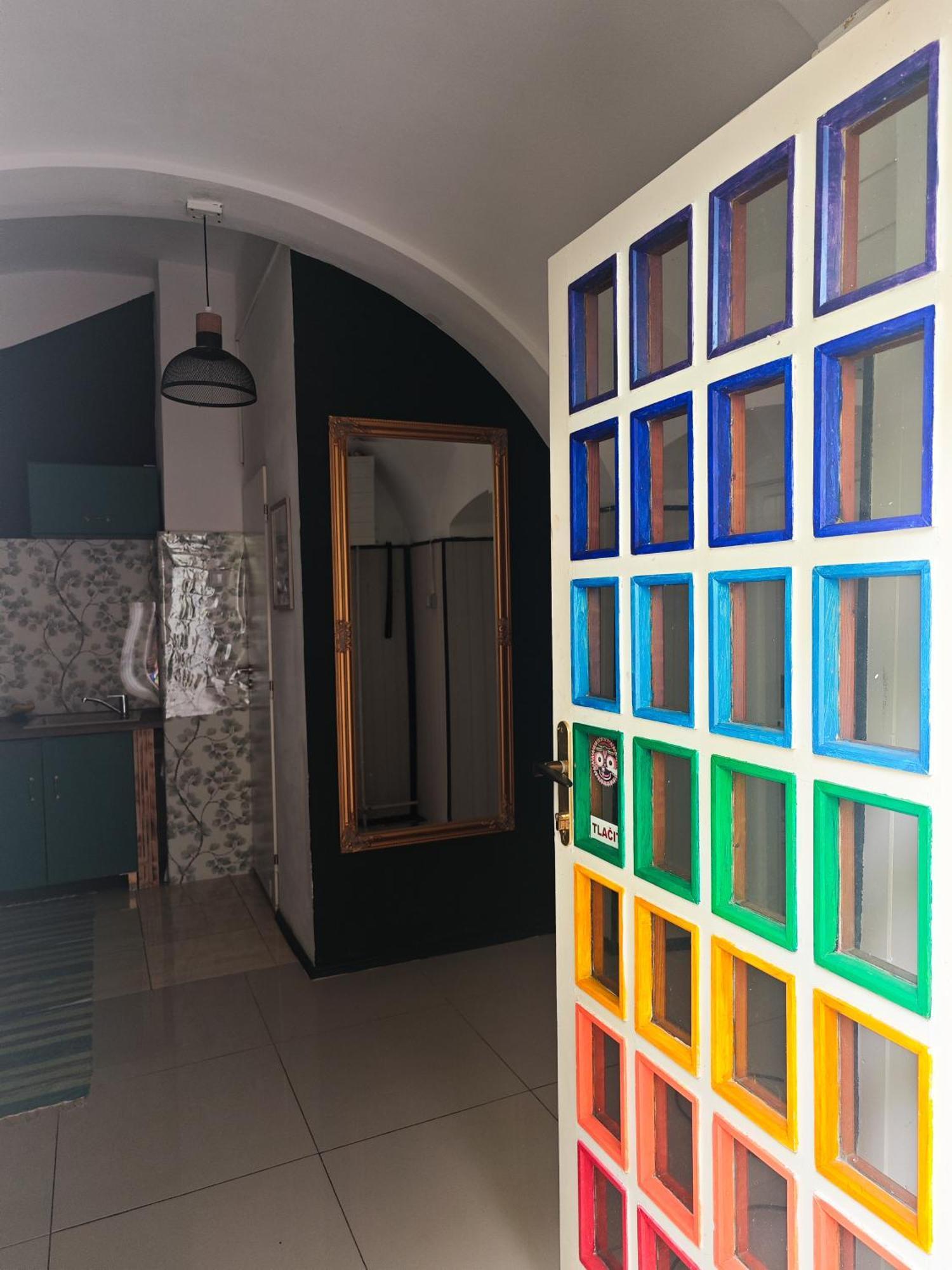 Vintage Room With Garden View Братислава Екстериор снимка