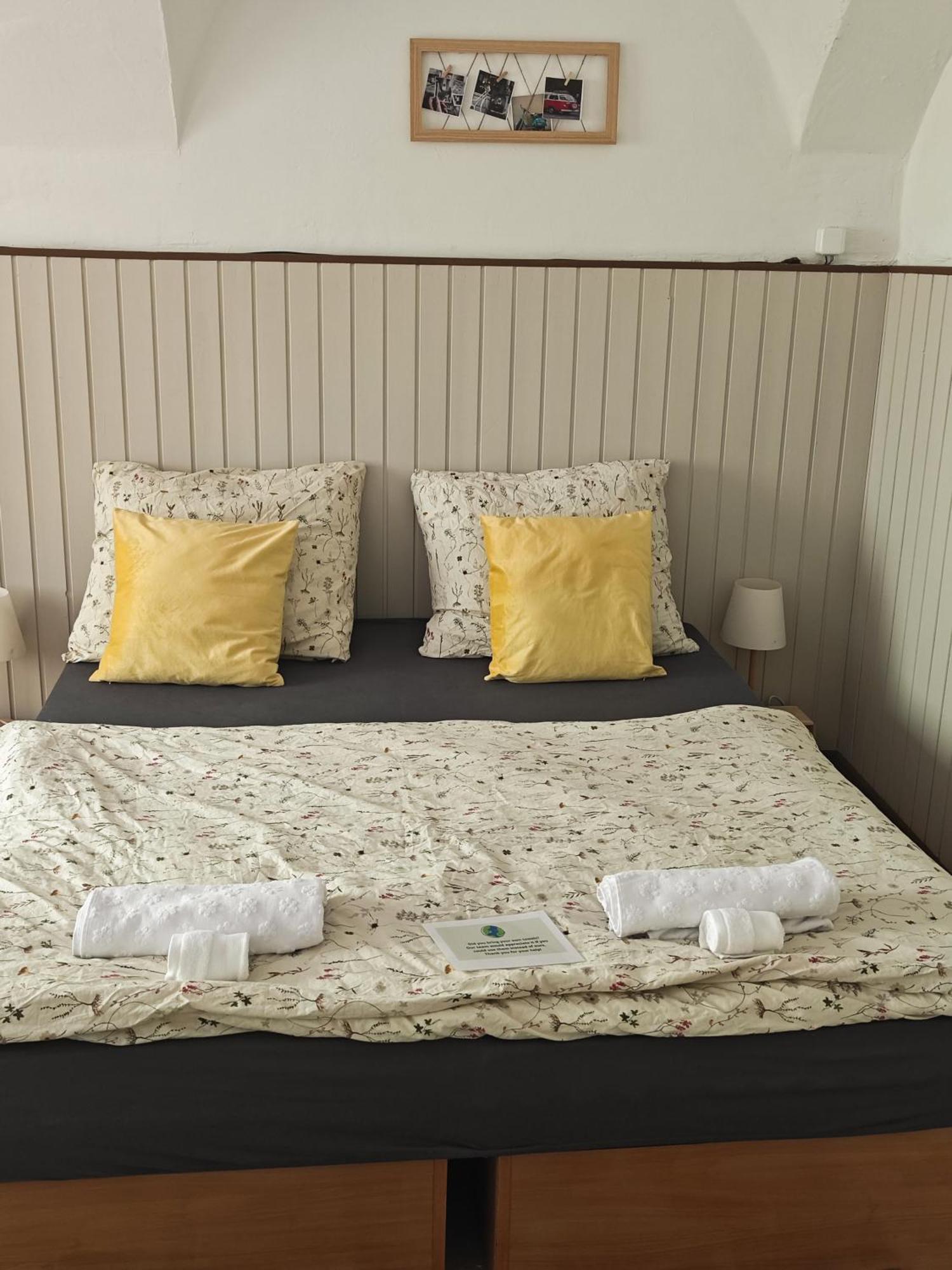 Vintage Room With Garden View Братислава Екстериор снимка