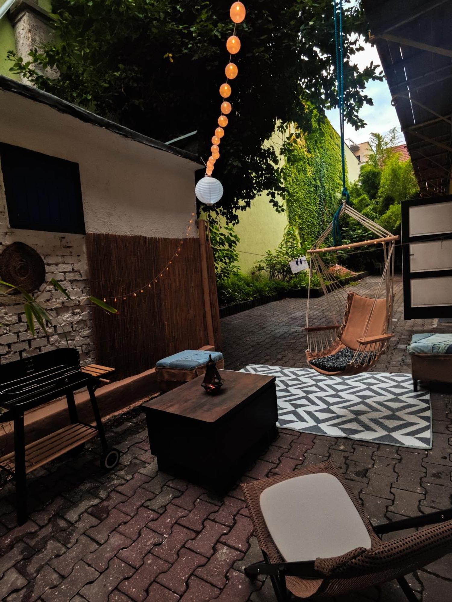 Vintage Room With Garden View Братислава Екстериор снимка