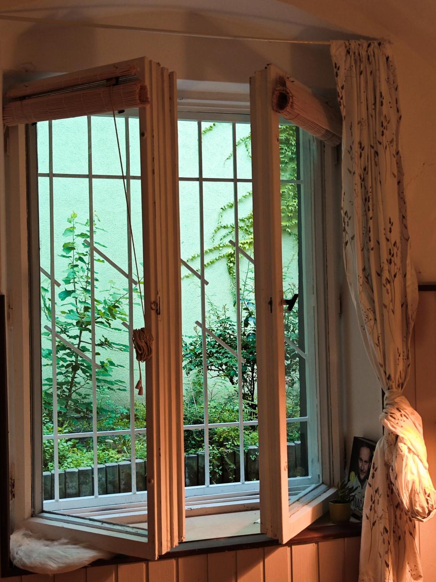 Vintage Room With Garden View Братислава Екстериор снимка